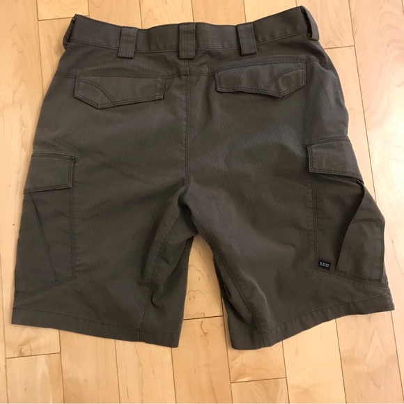 5.11 Tactical mens shorts sz 32 cargo 8 pockets - Picture 3 of 7